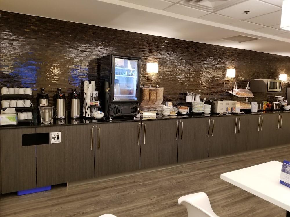 Best Western Plus Airport Inn & Suites Saskatoon Eksteriør bilde