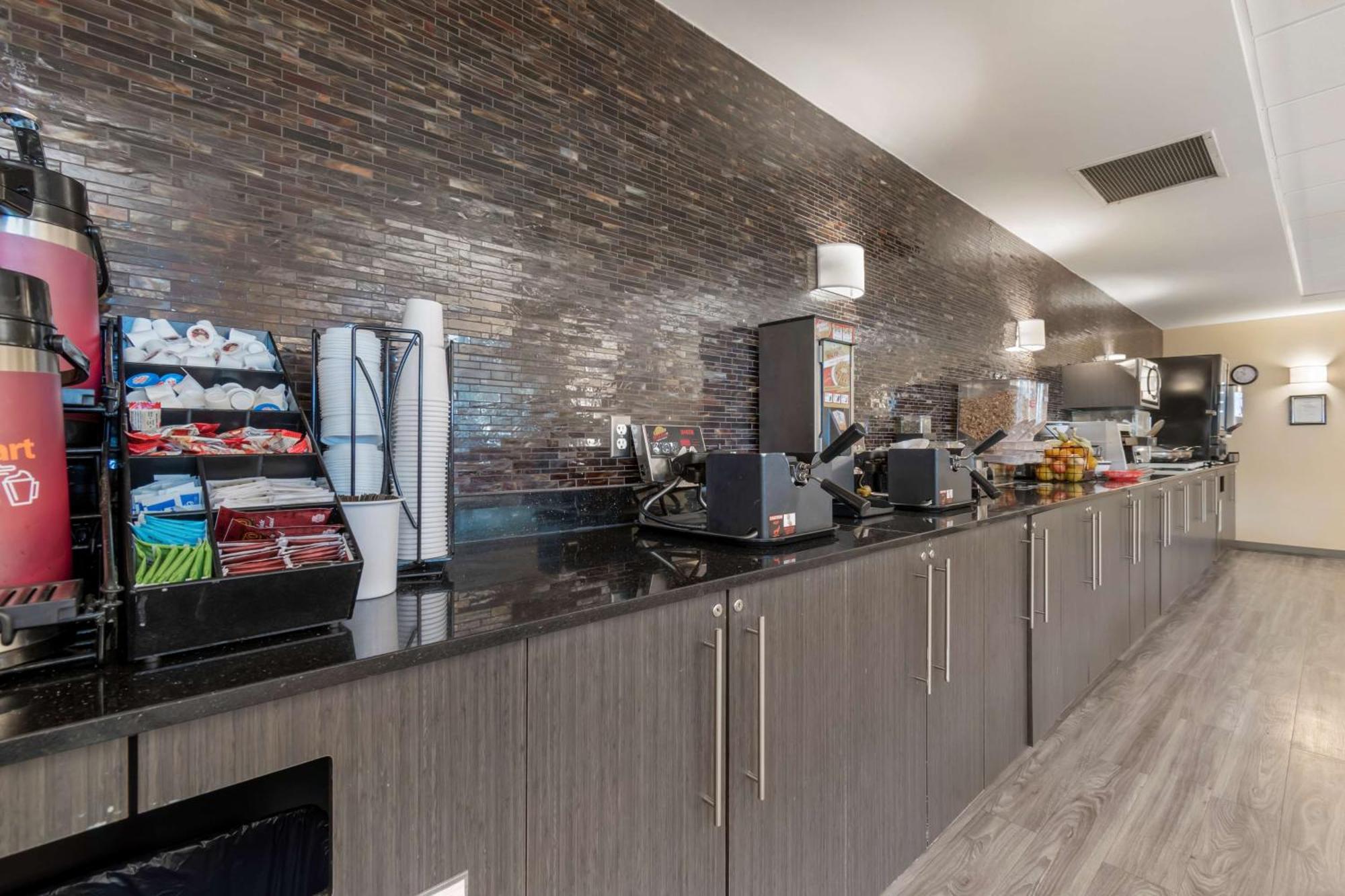 Best Western Plus Airport Inn & Suites Saskatoon Eksteriør bilde