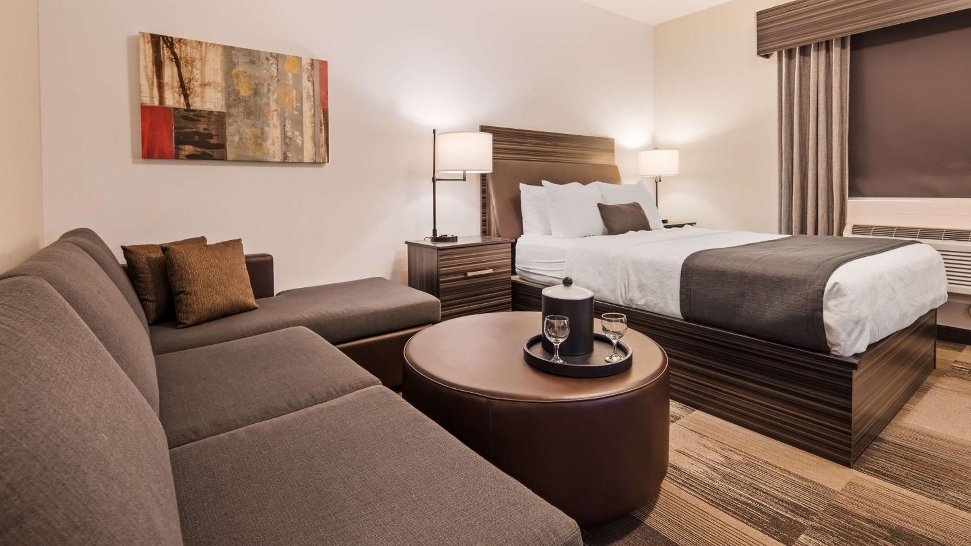 Best Western Plus Airport Inn & Suites Saskatoon Eksteriør bilde